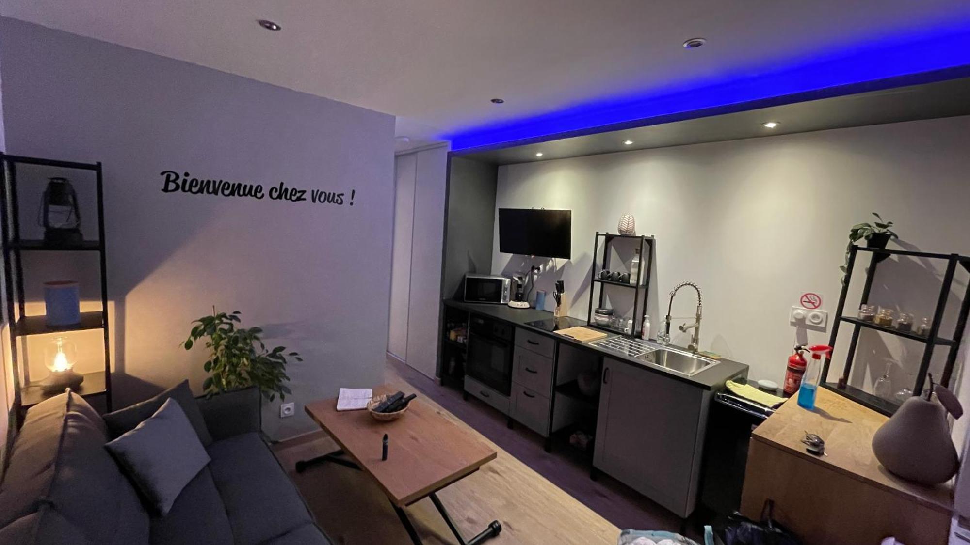 Bienvenue Chez Vous "Appartement Classe 2 Etoiles En Rdc Avec Espace Exterieur Et Parking" Dole Exterior photo